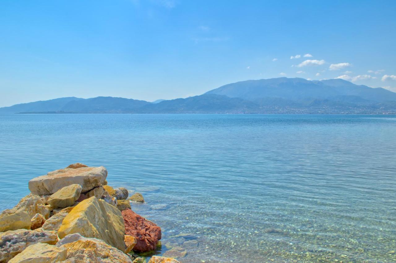 Epipleon Luxury Suites -106- Δωμάτιο 40Τμ Με Βεράντα 45Τμ Μπροστά Στην Θάλασσα Nafpaktos Exteriér fotografie