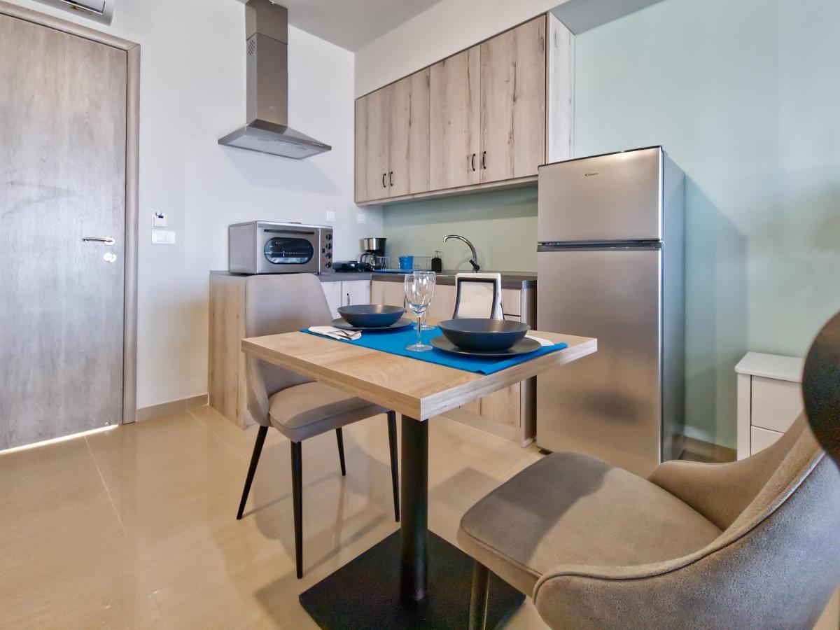 Epipleon Luxury Suites -106- Δωμάτιο 40Τμ Με Βεράντα 45Τμ Μπροστά Στην Θάλασσα Nafpaktos Exteriér fotografie